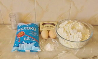 Сыр в домашних условиях приготовить несложно. Подготовим ингредиенты в необходимом количестве.
